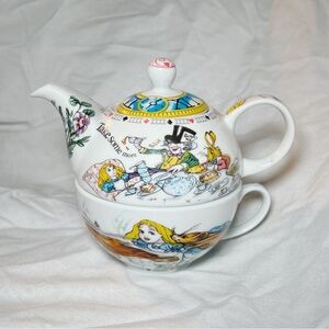 Alice in Wonderland's Cafe Individual Teapot & Lid with Cup